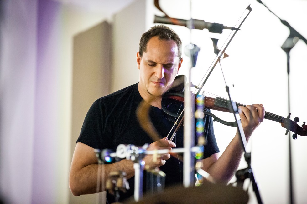 Miguel Atwood-Ferguson (photo by Kristie Kahns) 1bw(2)